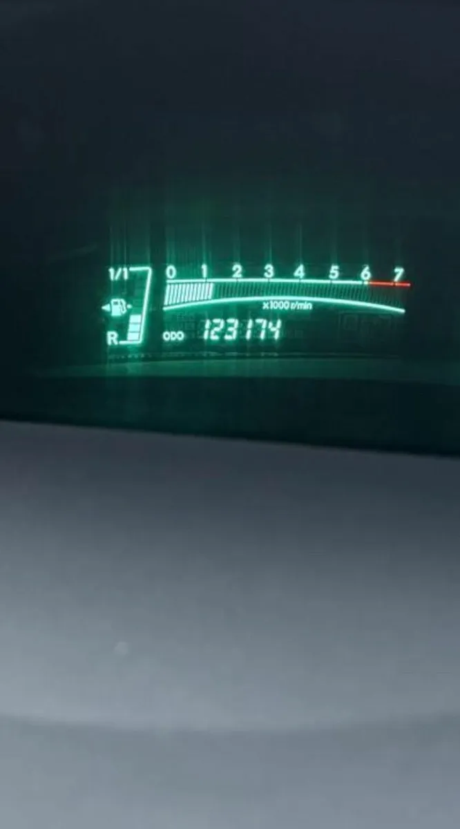 Toyota Yaris 2010 - Image 4