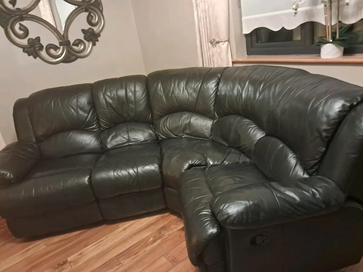 Corner seater - Image 1