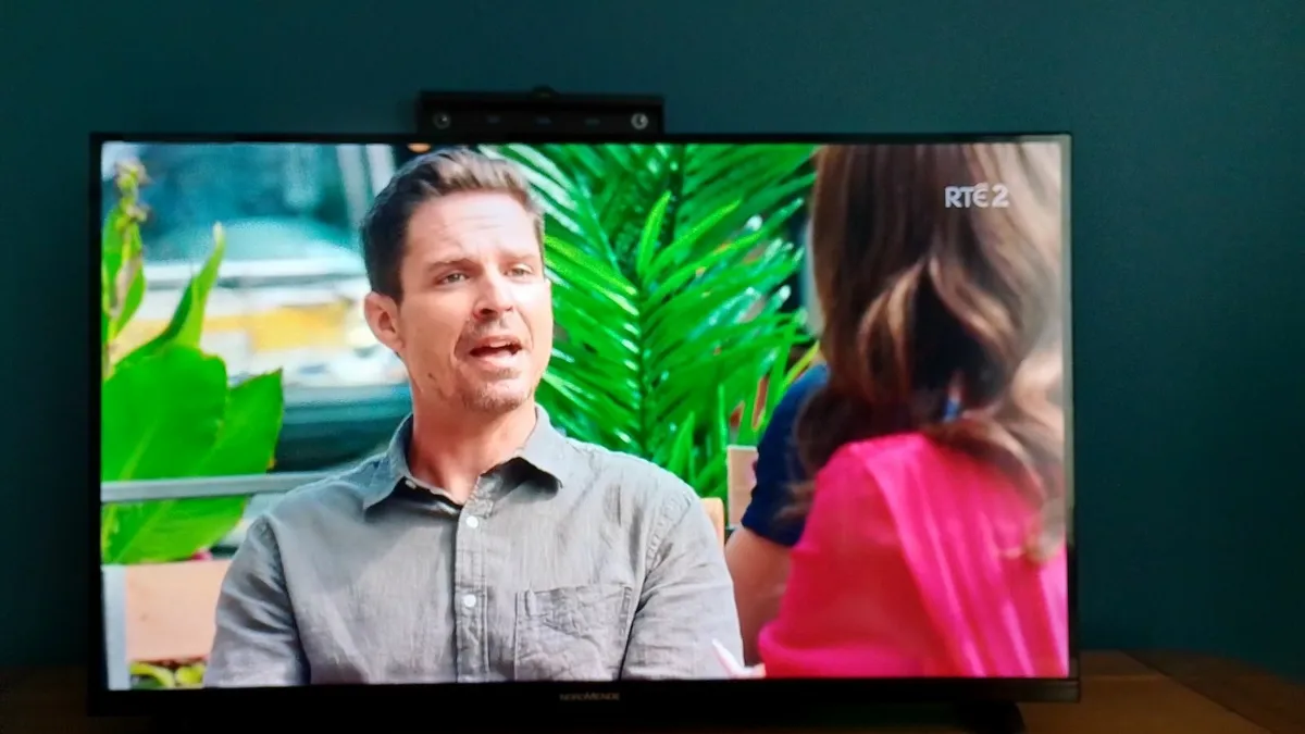 SMART TV ONLY 2 WEEKS OLD - Image 3