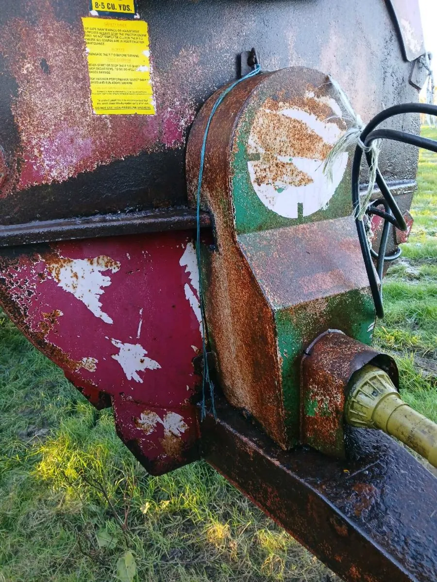 Marchell Dung Spreader 8.5 CU. YD. - Image 3