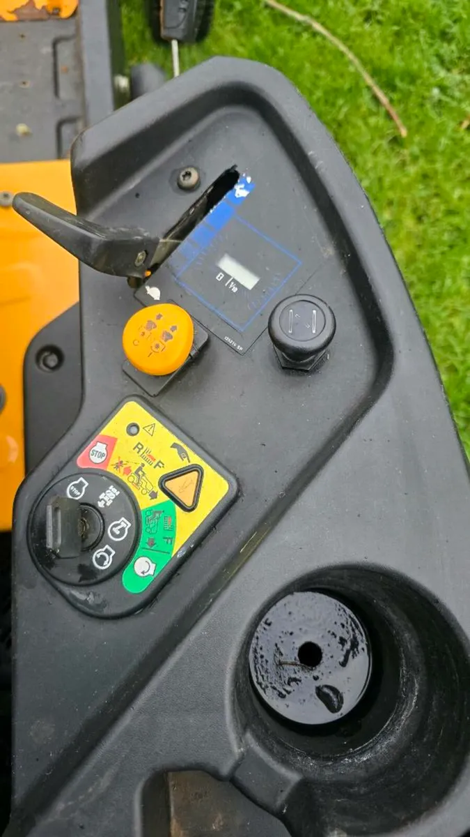 20hp Zero Turn Cub cadet - Image 3