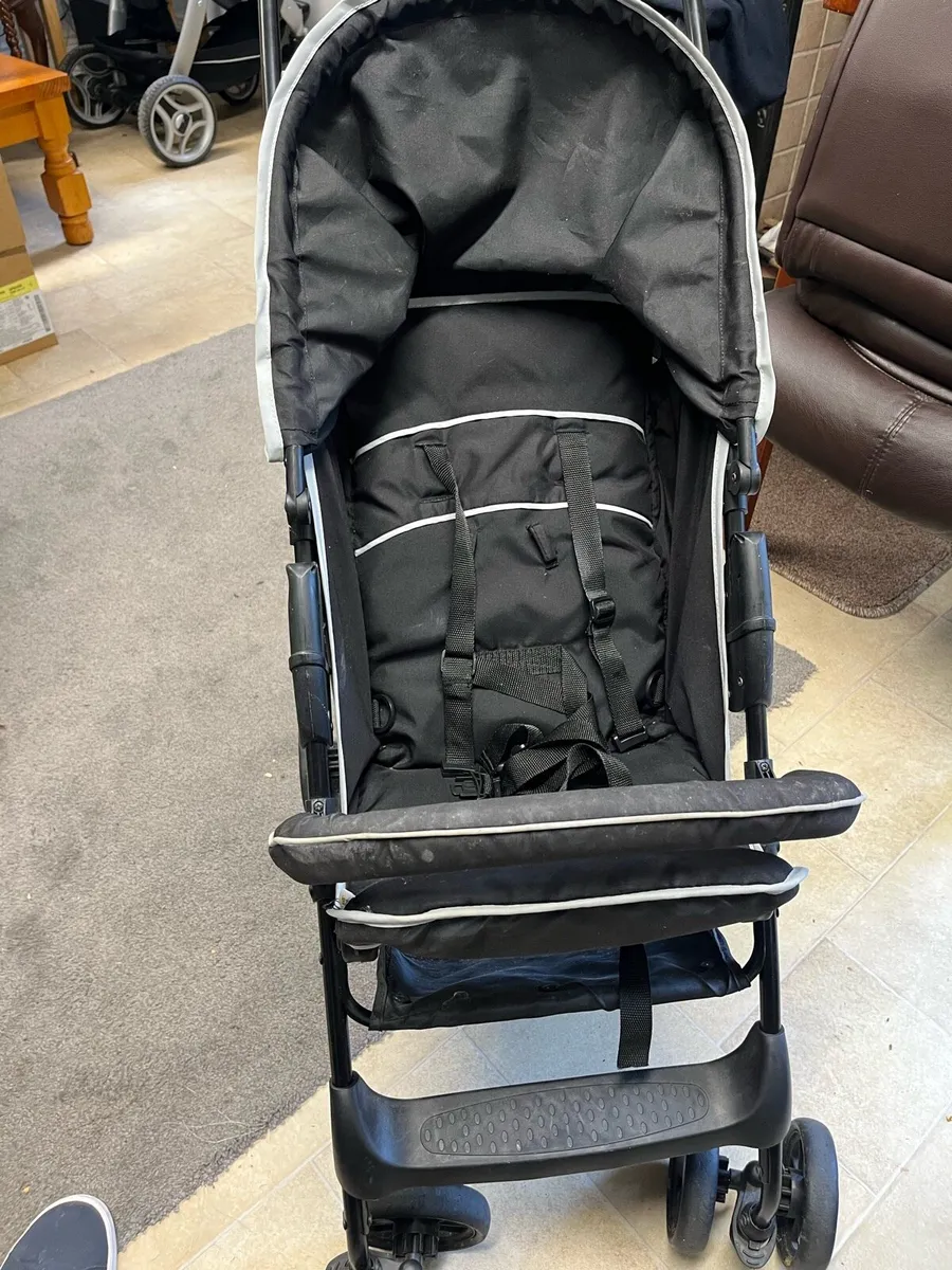 Hauck baby stroller - Image 1