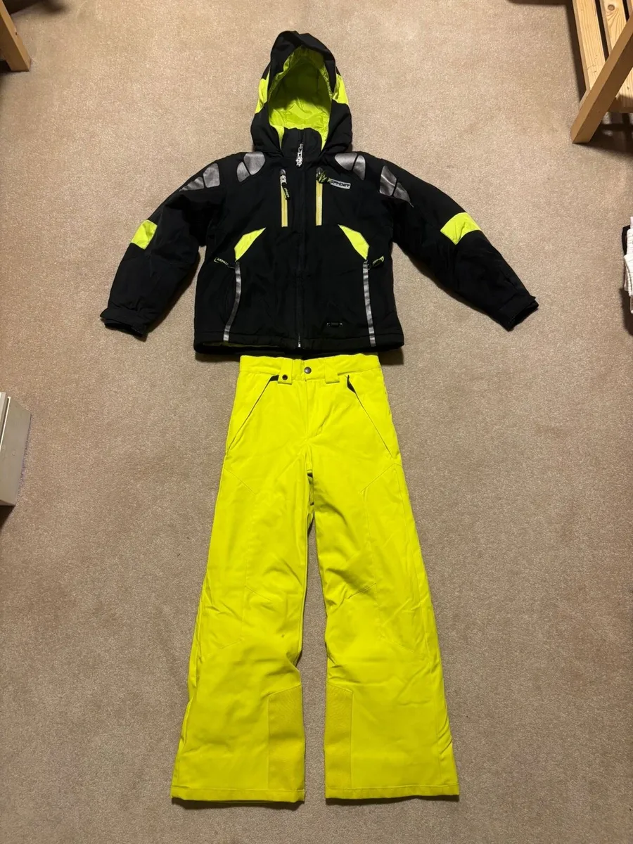 Spyder boys ski suit age 6-7 - Image 1