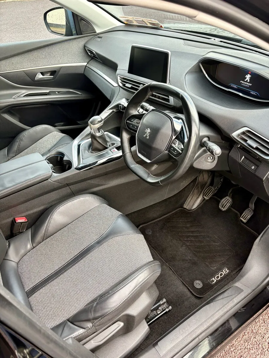 2017 Peugeot 3008 Allure - Image 4
