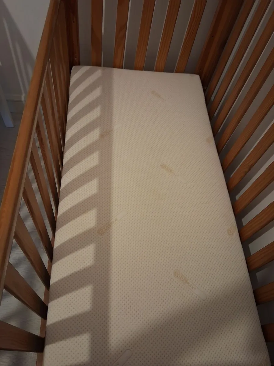 Baby cot - Image 1