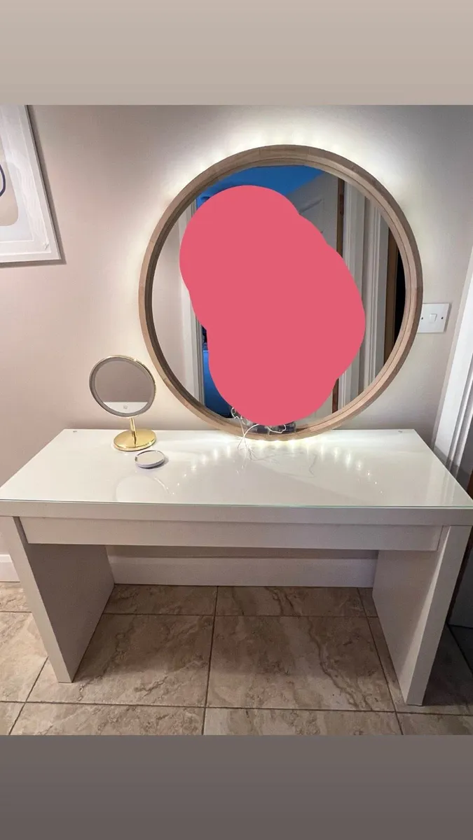 Vanity table - Image 1