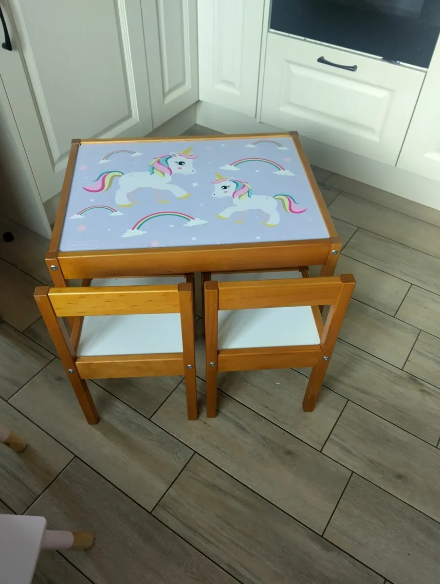 Kids Table and Chairs