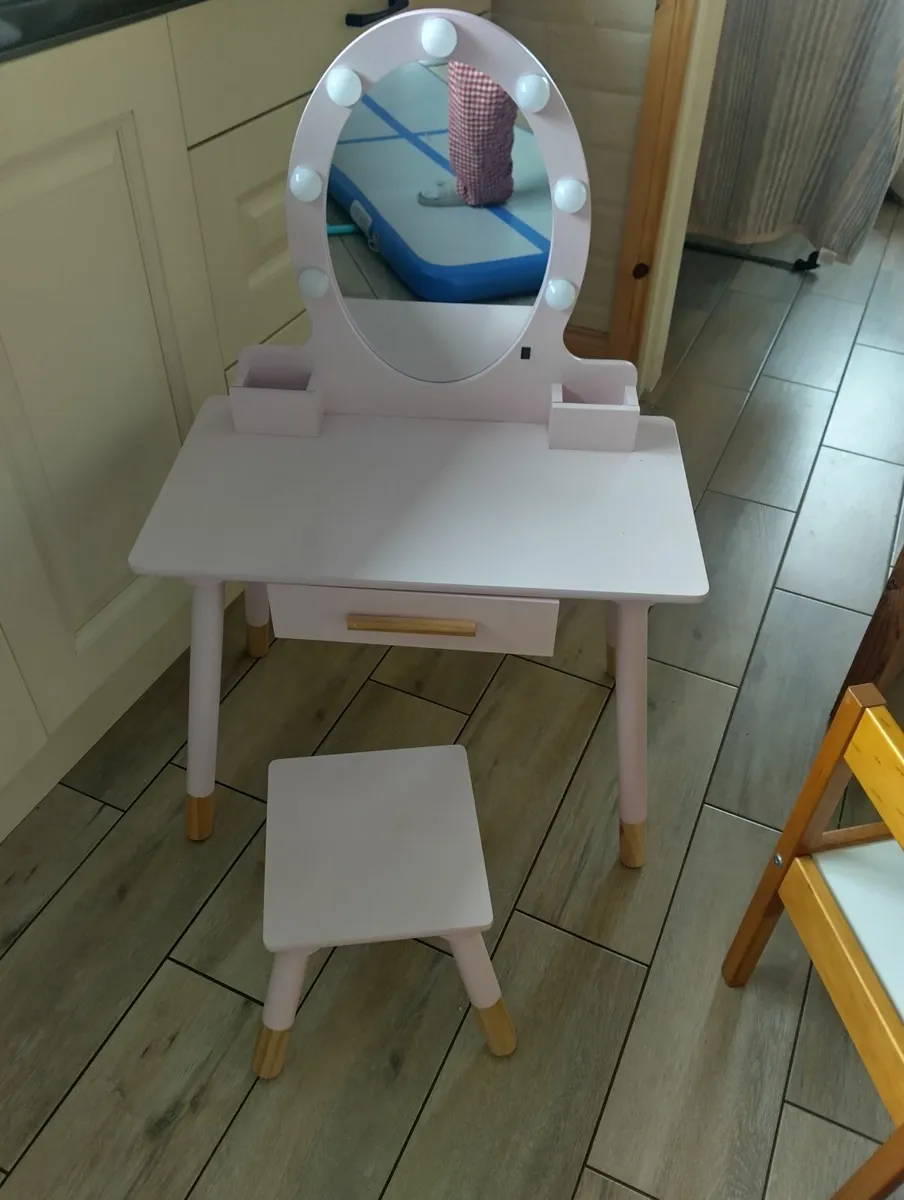 Kids Vanity Table