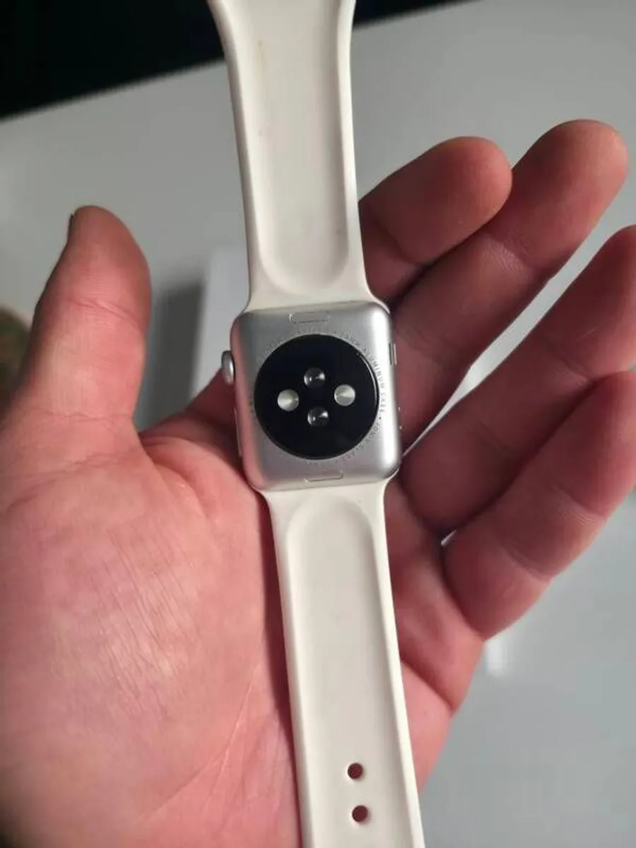 Apple Watch 3 - Image 2