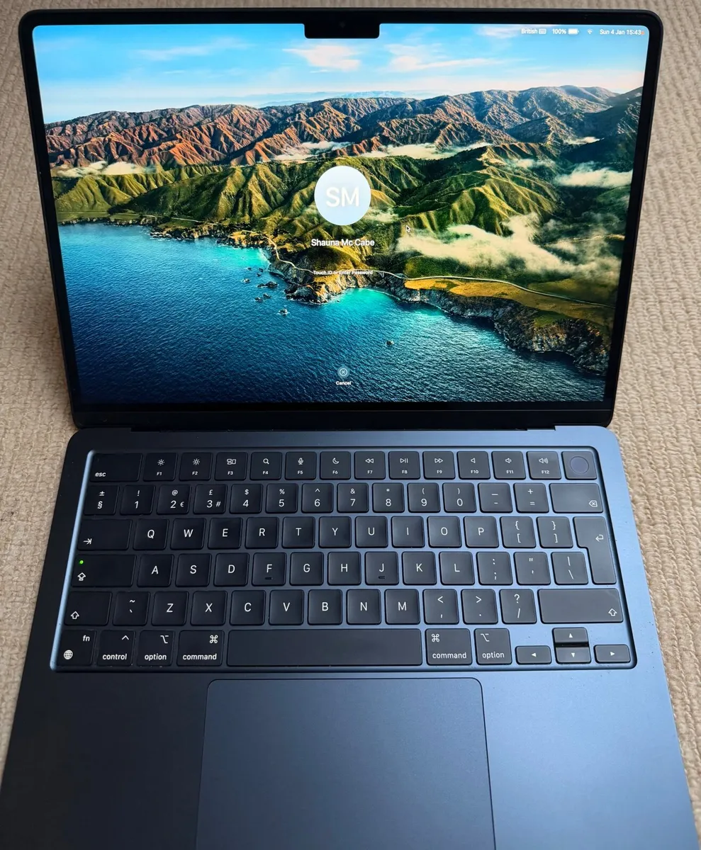 MacBook Air with M2 chip Midnight 2023 - Image 2