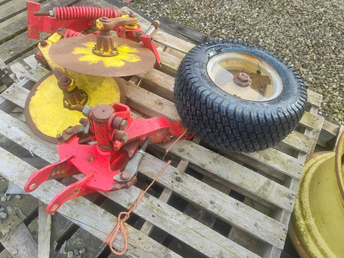 Pottinger plough depth wheel and disc - Image 1