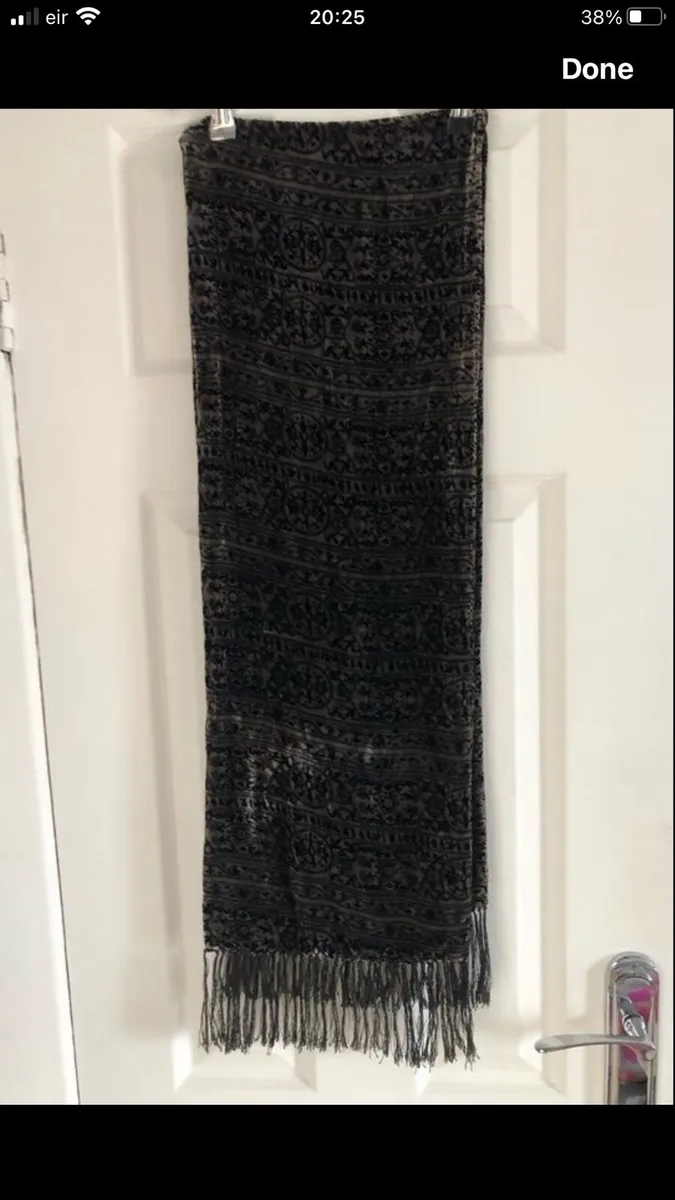 Ladies scarf €5 - Image 1