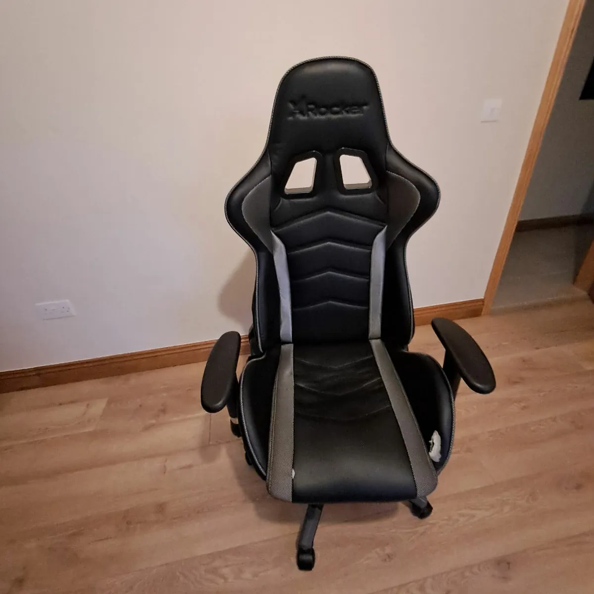 Gaming chair - Image 1