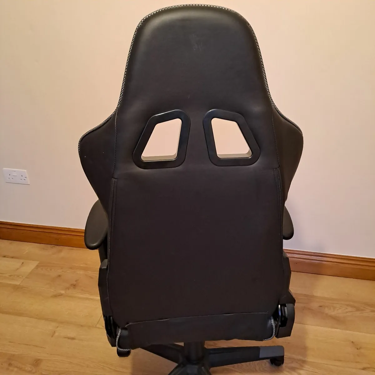 Gaming chair - Image 4