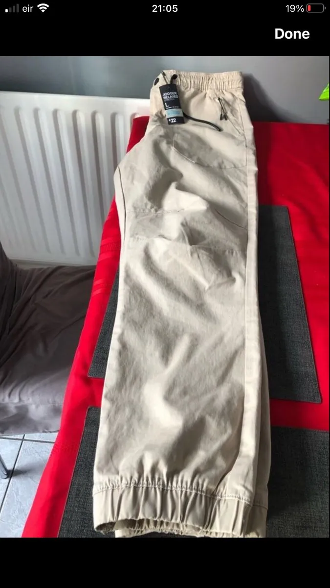 Mens BNWT trousers size L €15 - Image 1