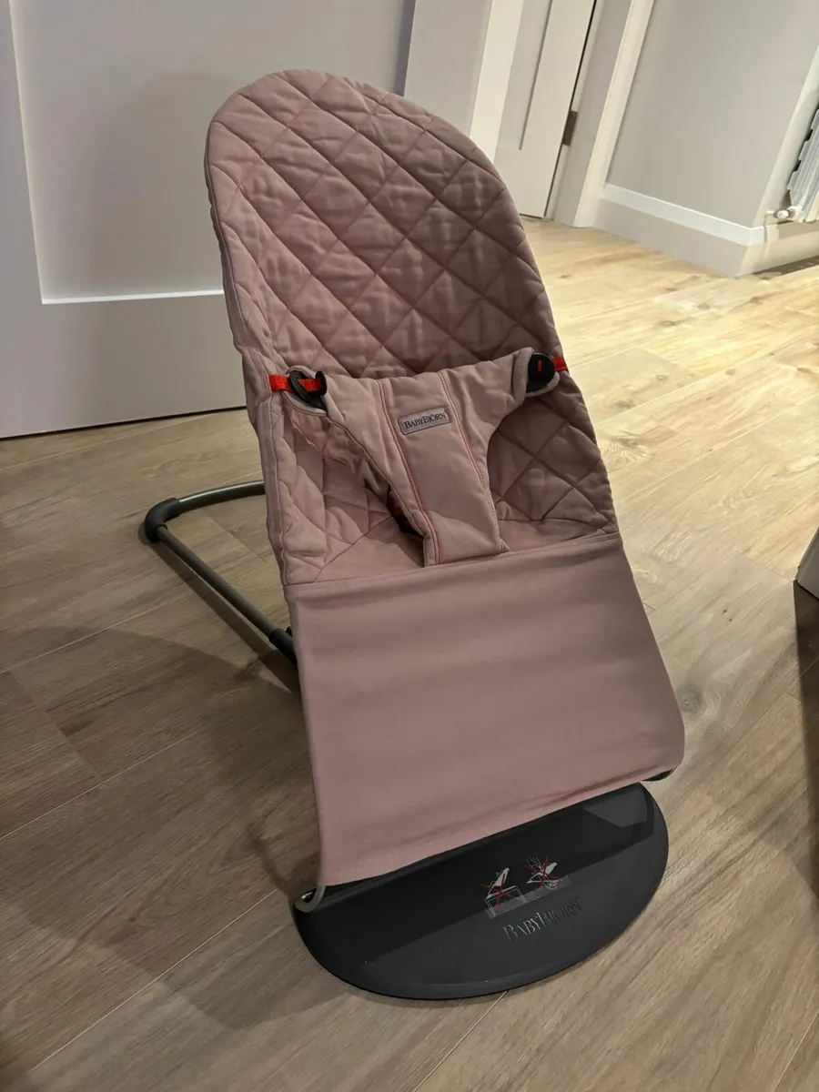 BabyBjörn Bouncer Dusty Pink - Image 1