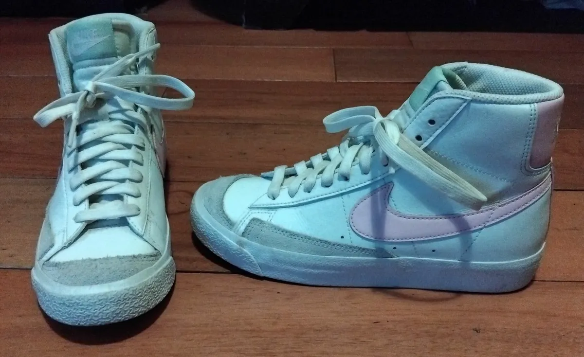 Nike sneakers - Image 2