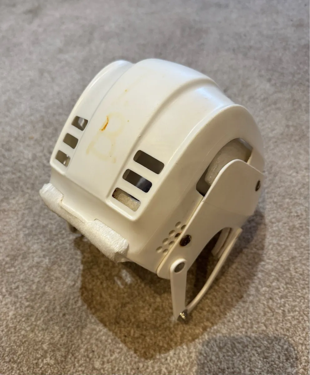 Senior Cooper Hurling Helmet - Image 3