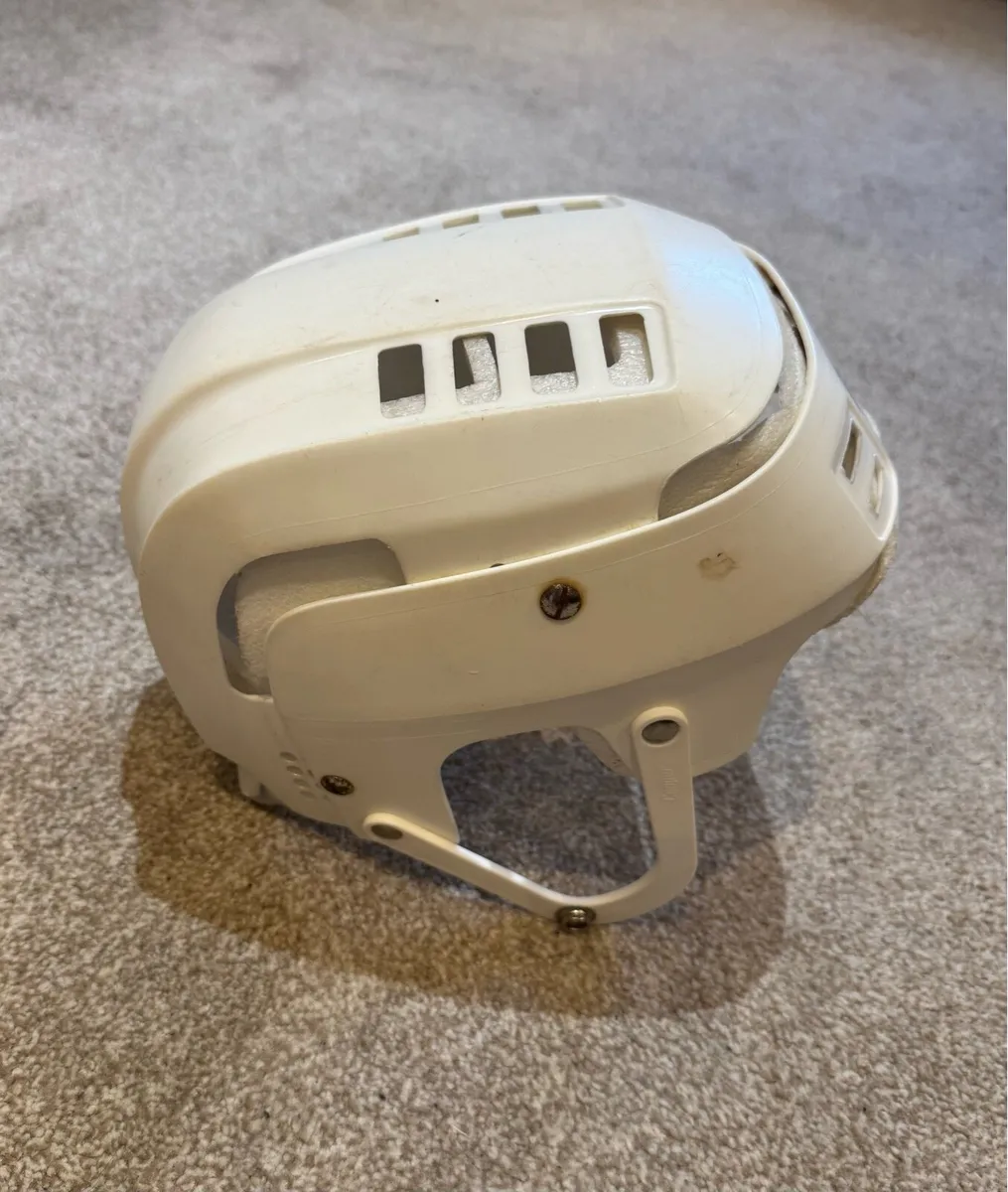 Senior Cooper Hurling Helmet - Image 4