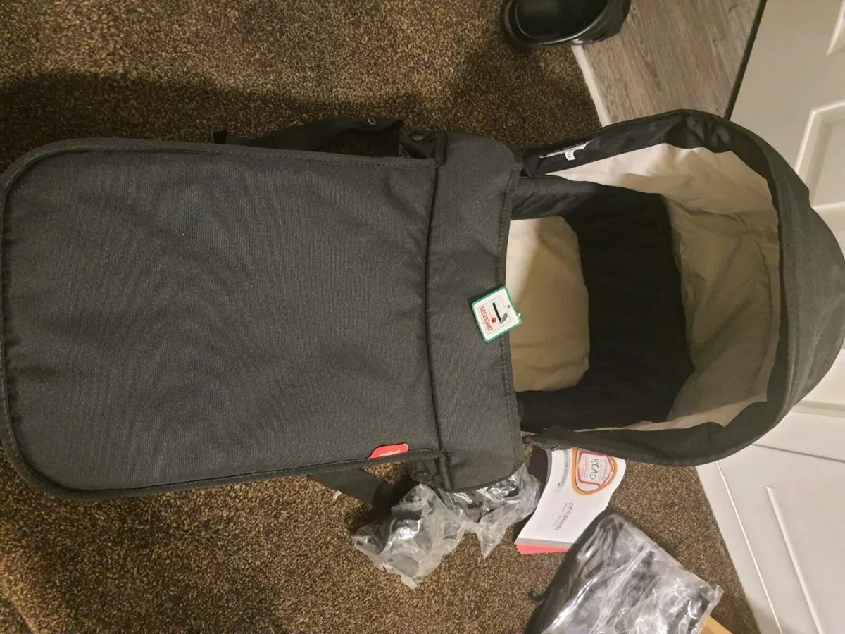 Phil&Teds carrycot - Image 1