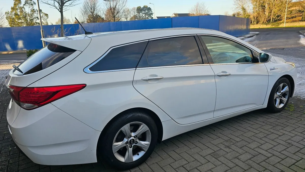 Hyundai i40 2012 - Image 2