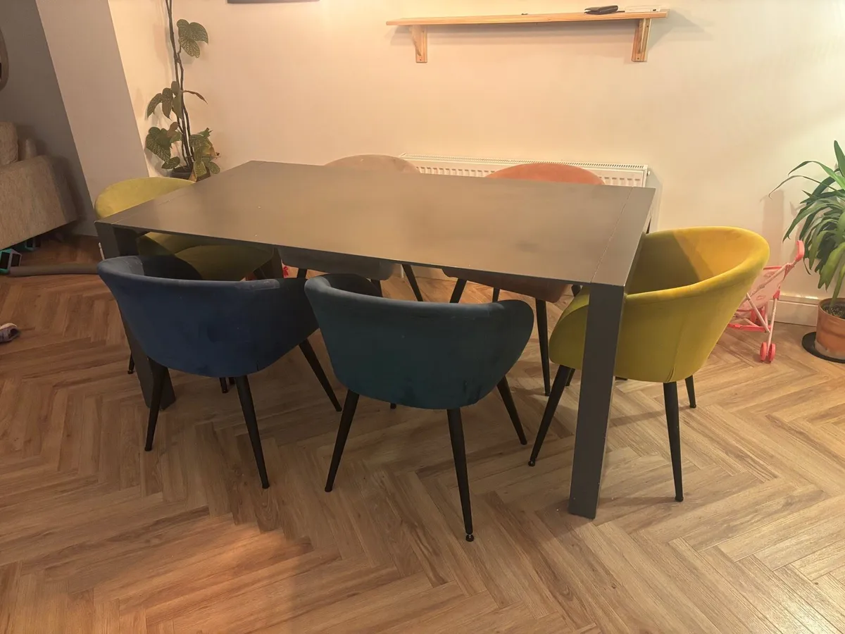 Extendable dining table-6-10 people