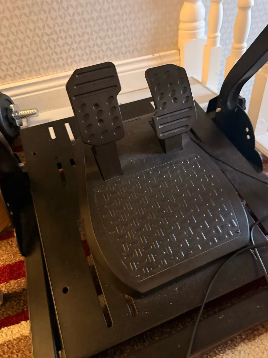Thrustmaster TMX force feedback and stand - Image 2