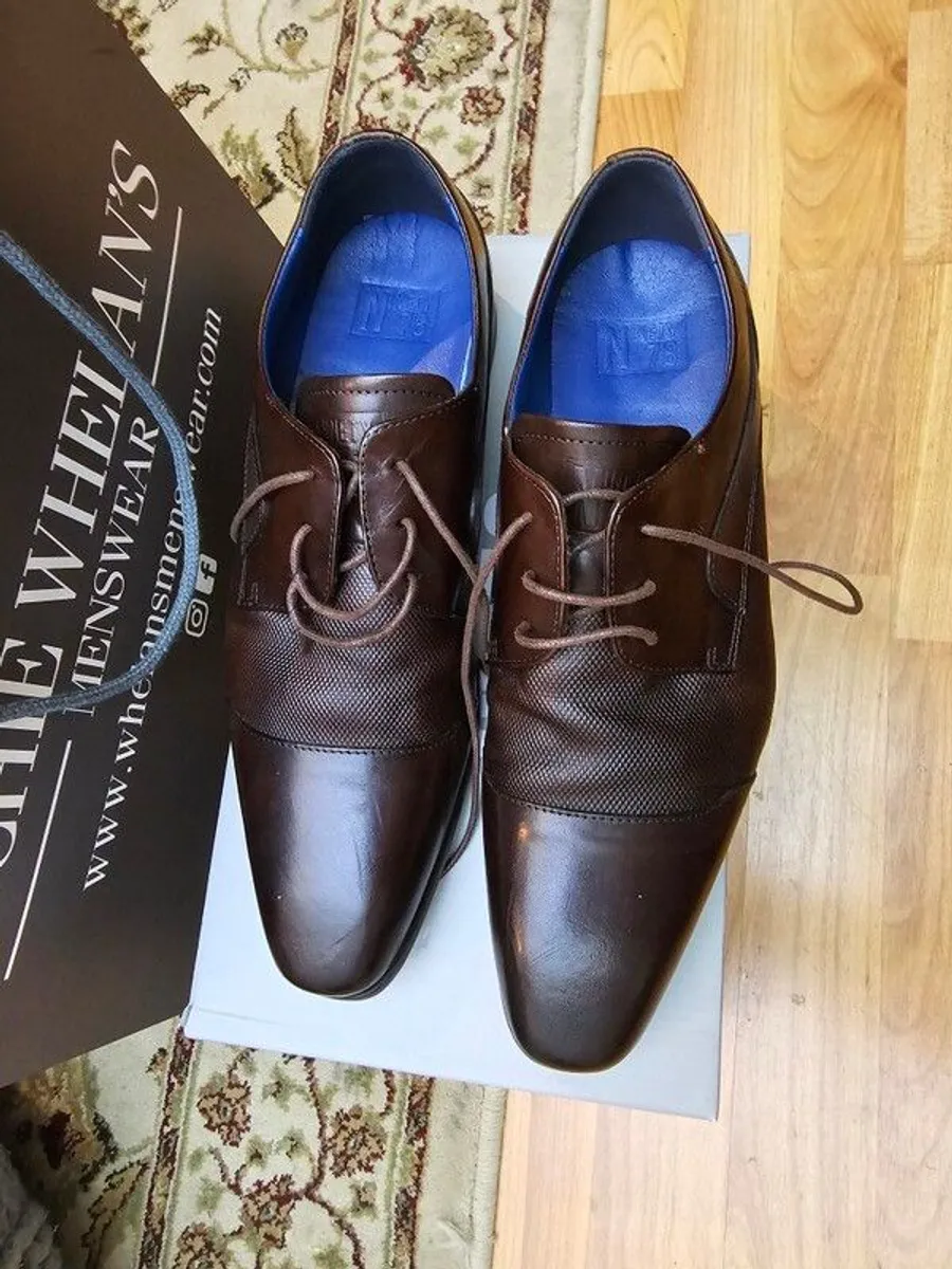 Pair of shoes - Image 3