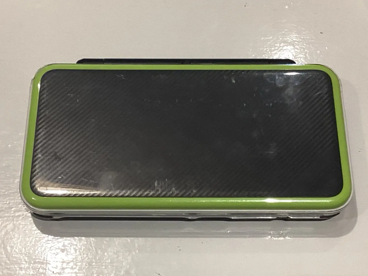 New Nintendo 2DS XL - Image 1