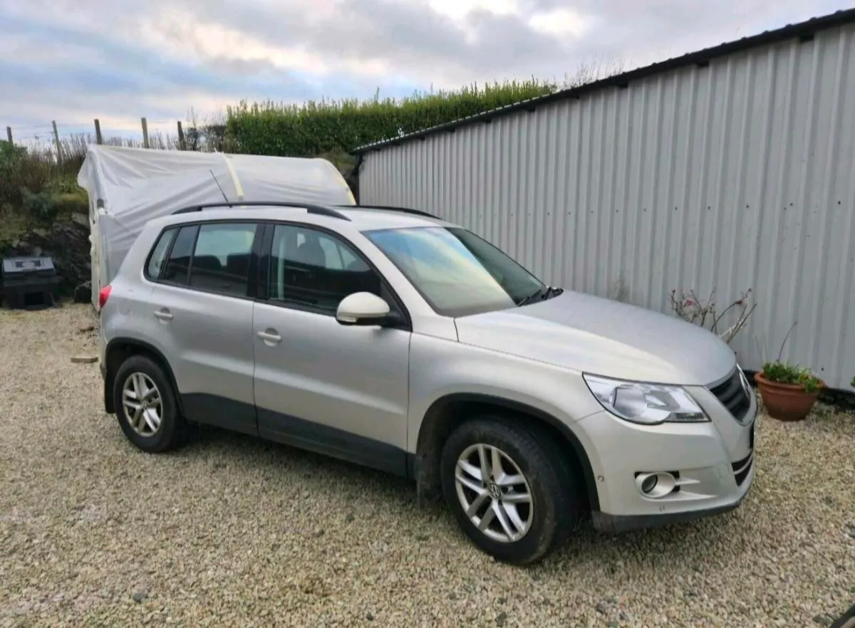 Volkswagen Tiguan SUV 4WD Silver 2009 - Image 2