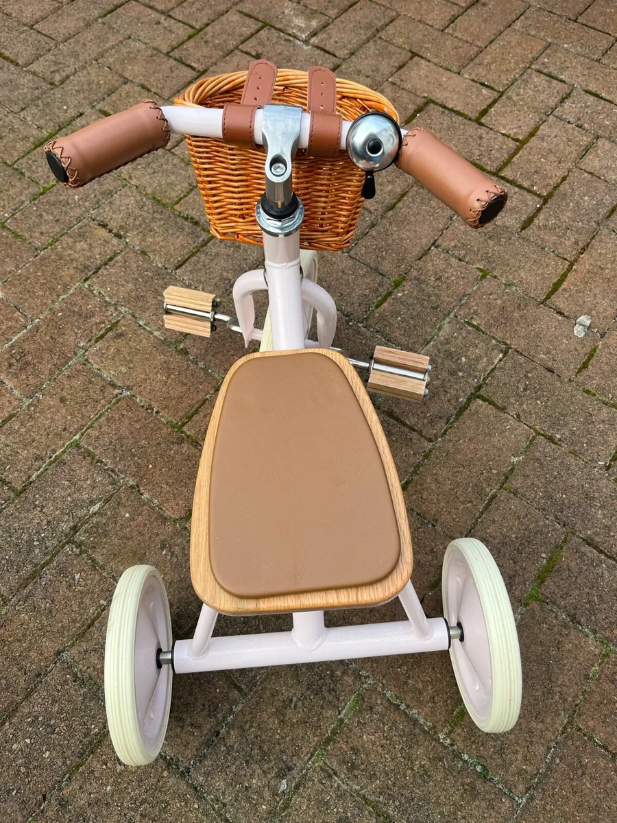 Girls trike - Image 3