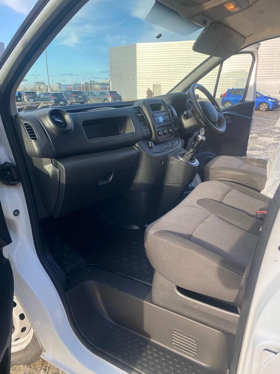 Nissan Nv300 2.0 - Image 3