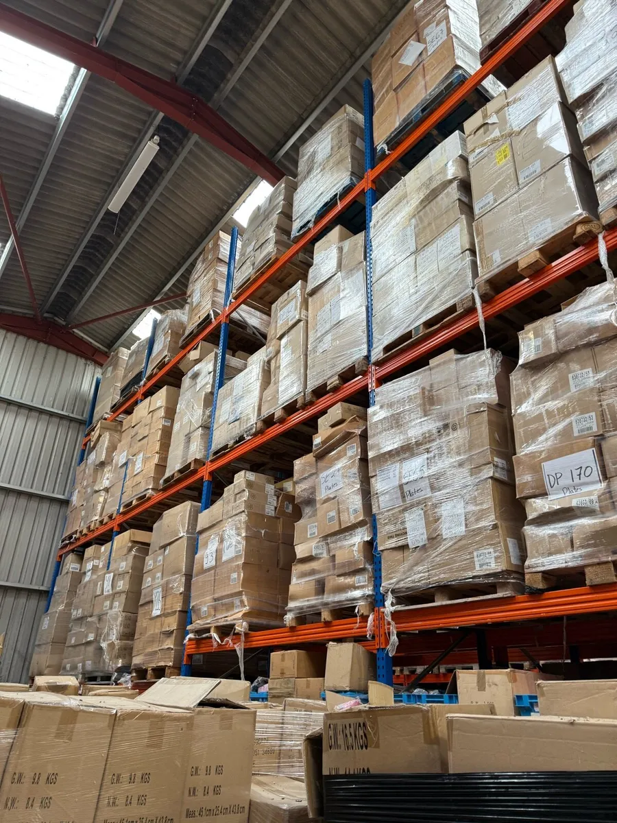 Party stock - Image 1