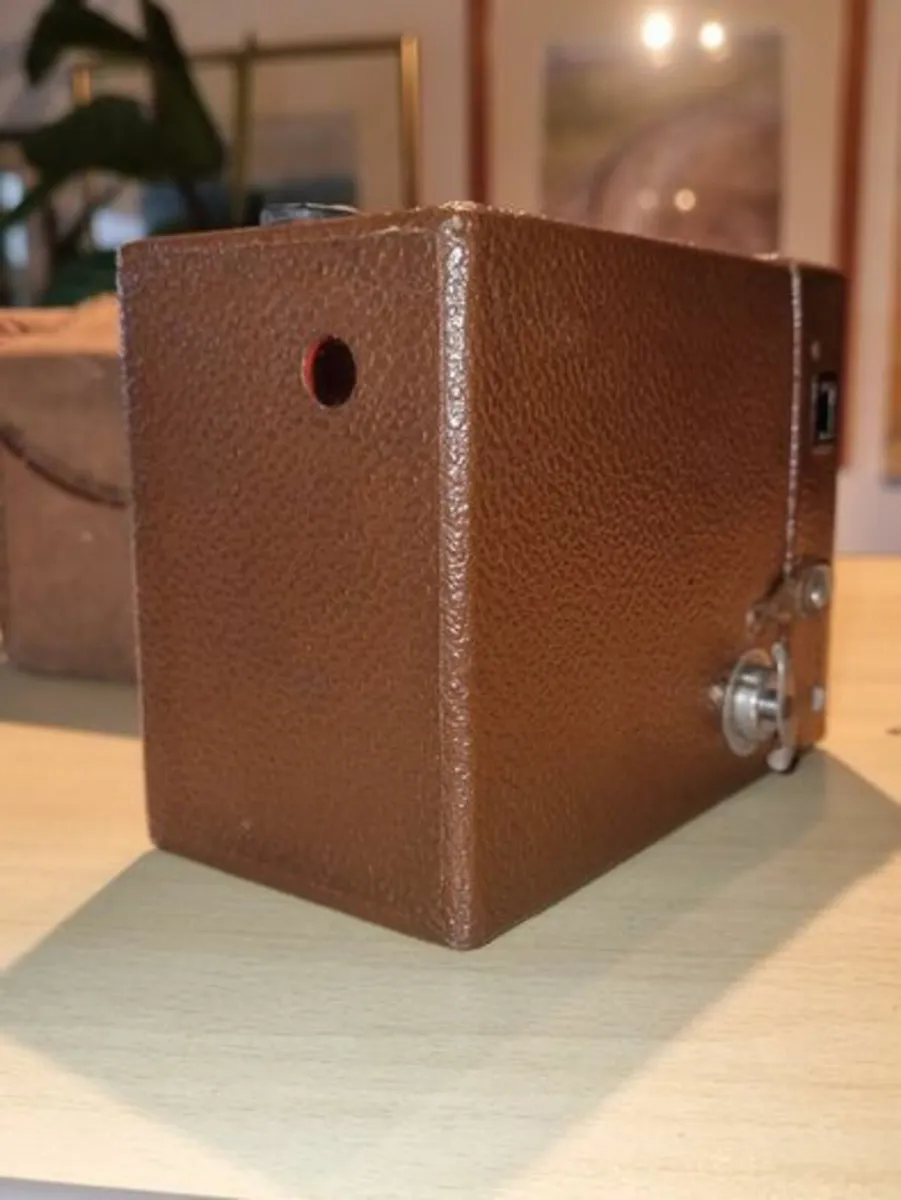 Kodak, Portrait Hawkeye No.2 Box Camera - Image 2