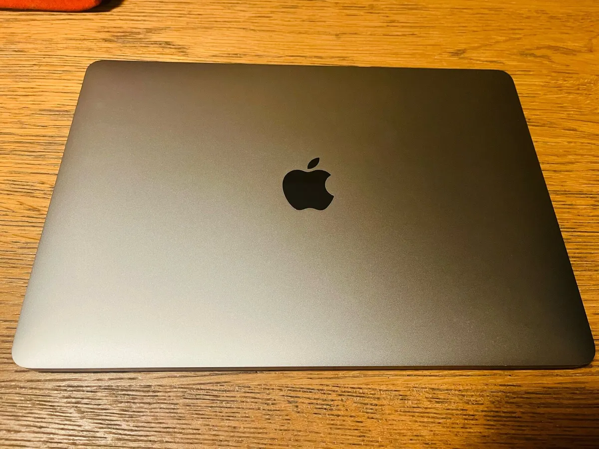 MacBook Air M1 (2020) - Image 1
