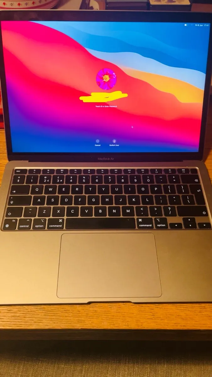 MacBook Air M1 (2020) - Image 2