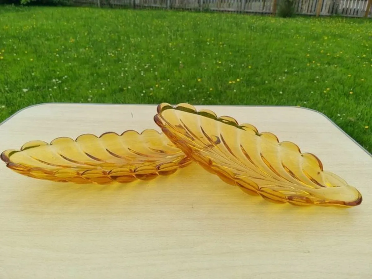Art deco style two amber serving trays - Image 1