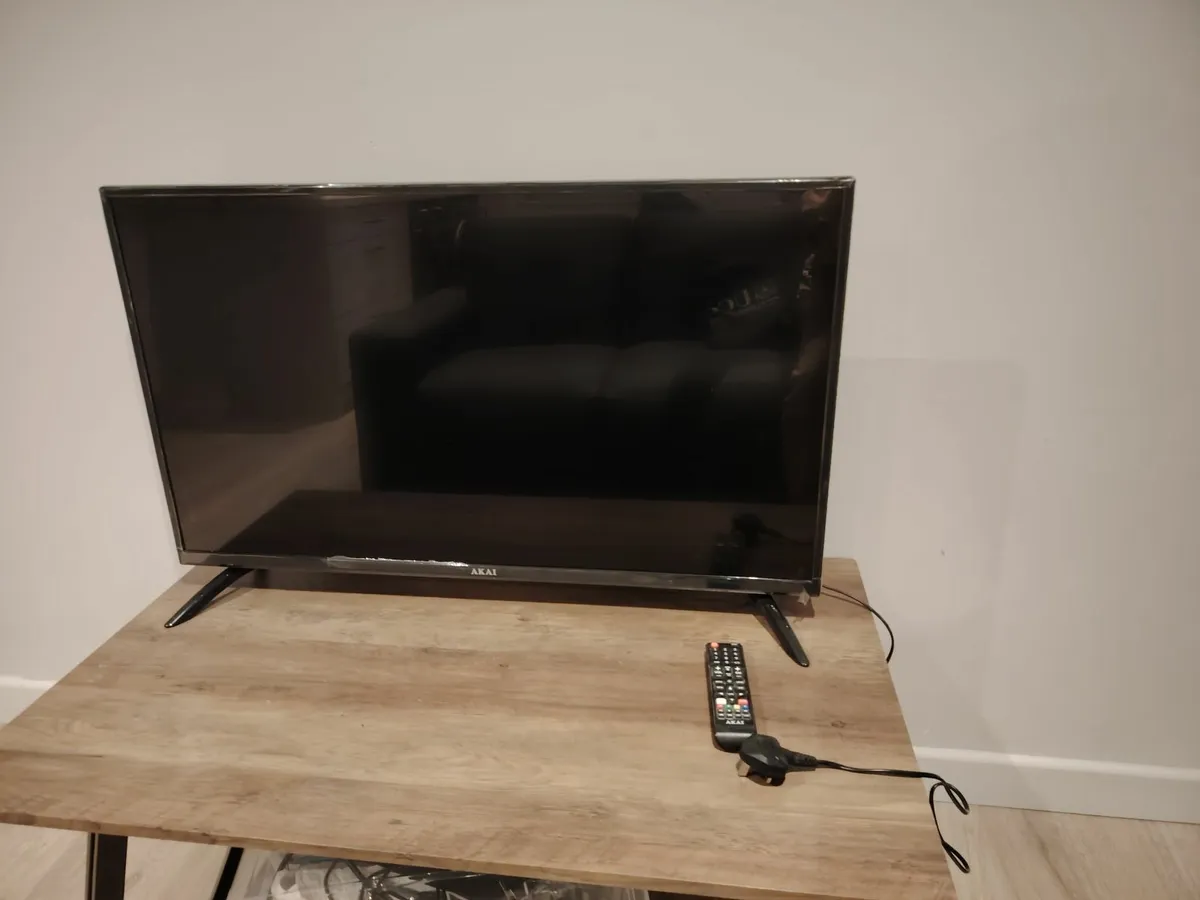 AKAI 39" Smart TV (price negotiable) - Image 1
