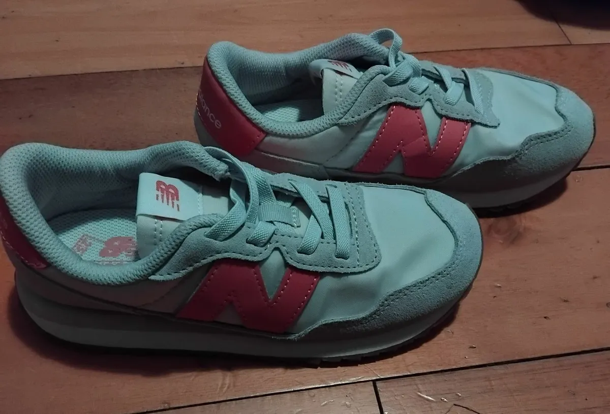 New Balance kids trainers - Image 1