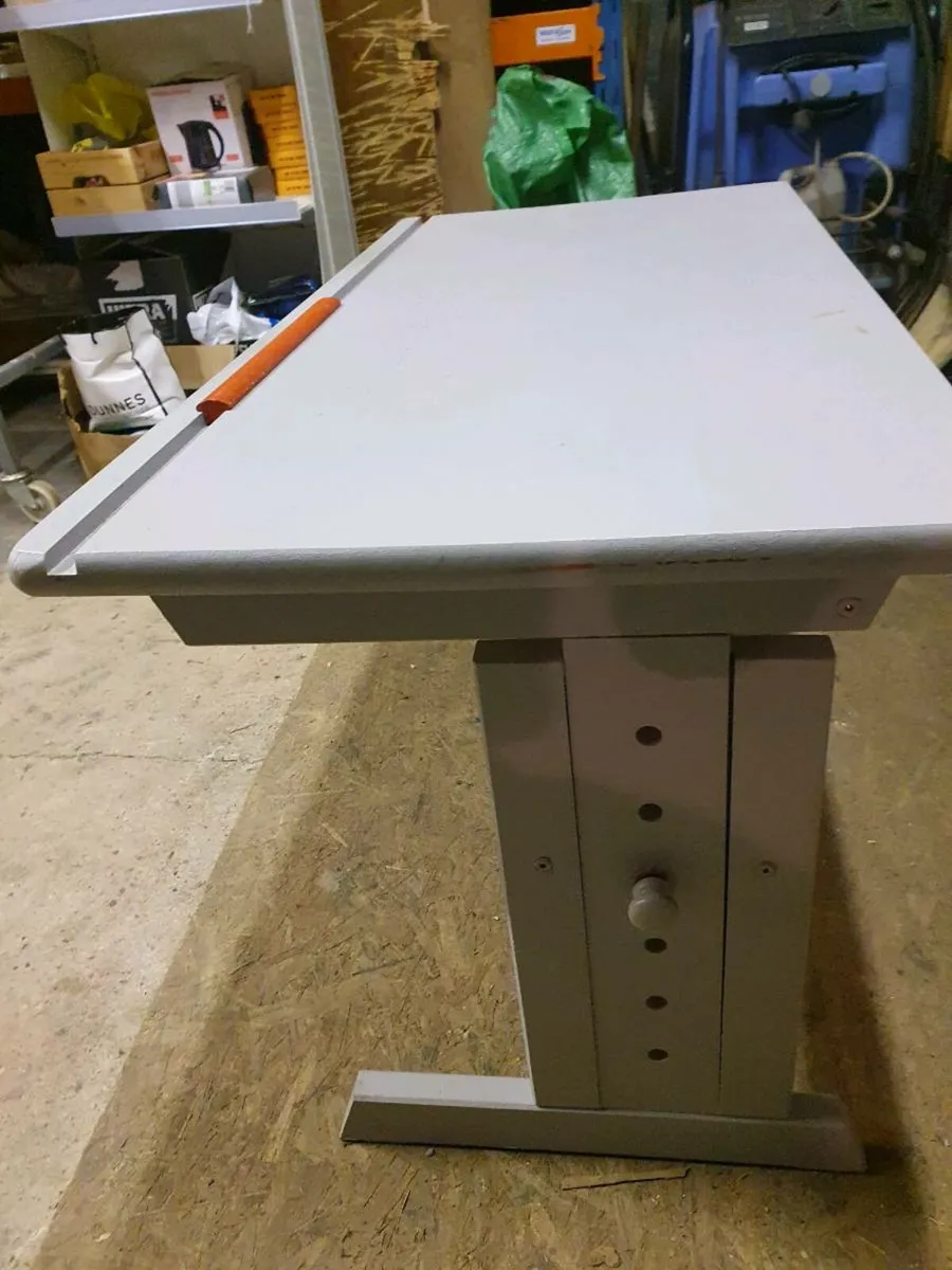 Small adjustable desk - Image 3