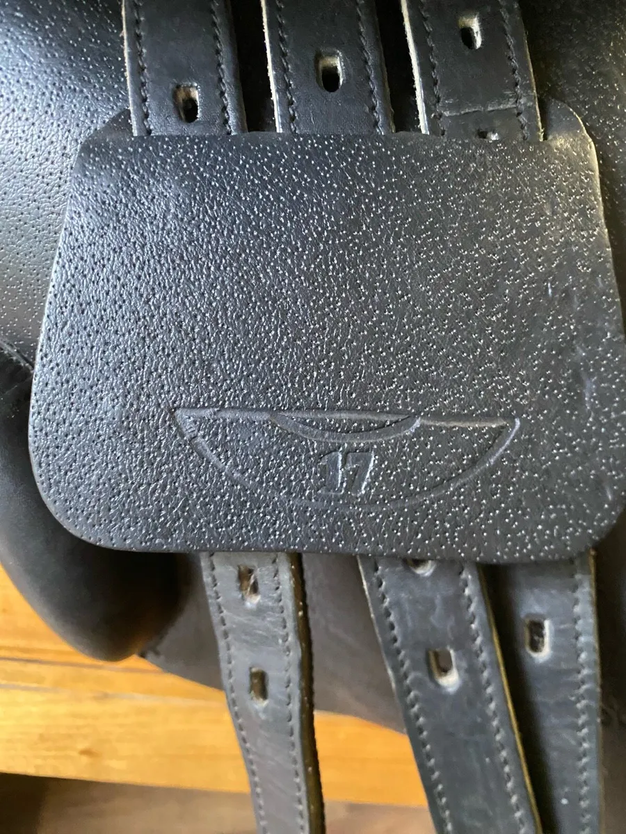 17” WIDE black Leather saddle - Image 2