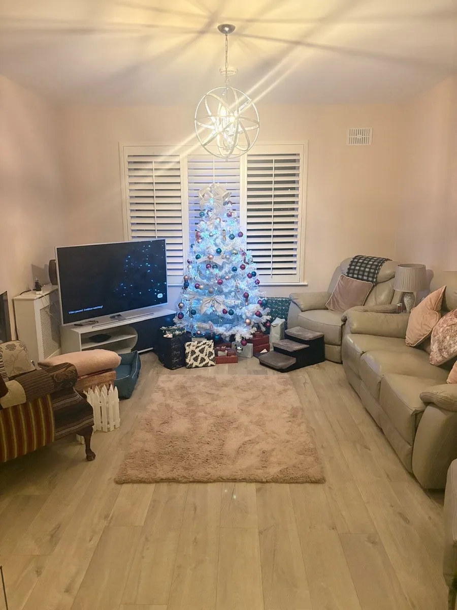 Luxury leather recliner couch - Image 4