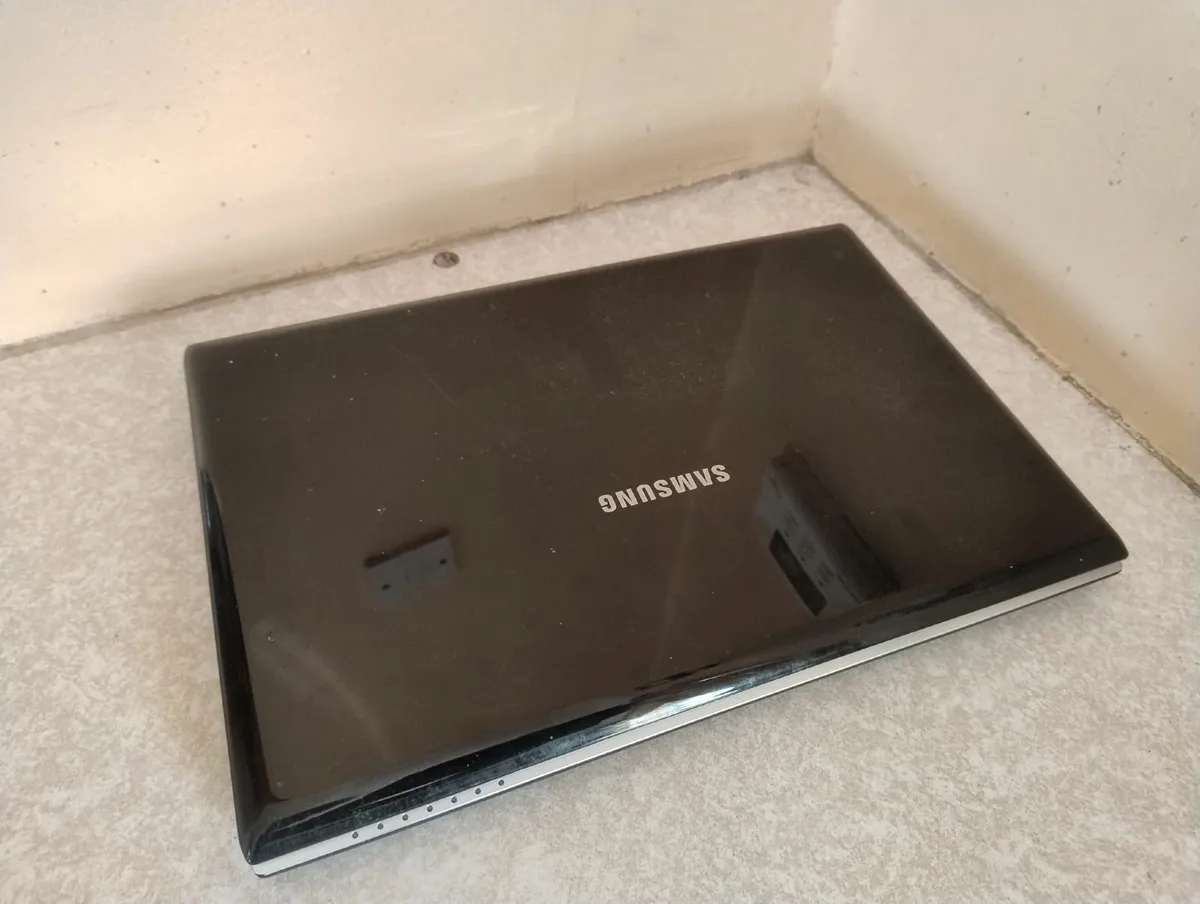 Samsung R520 - Image 2