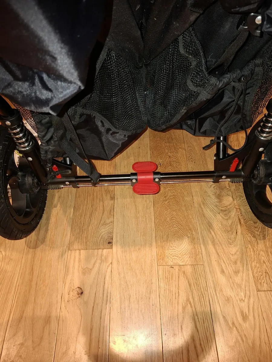Out n About Double Nipper V4 Buggy with footmuff - Image 2