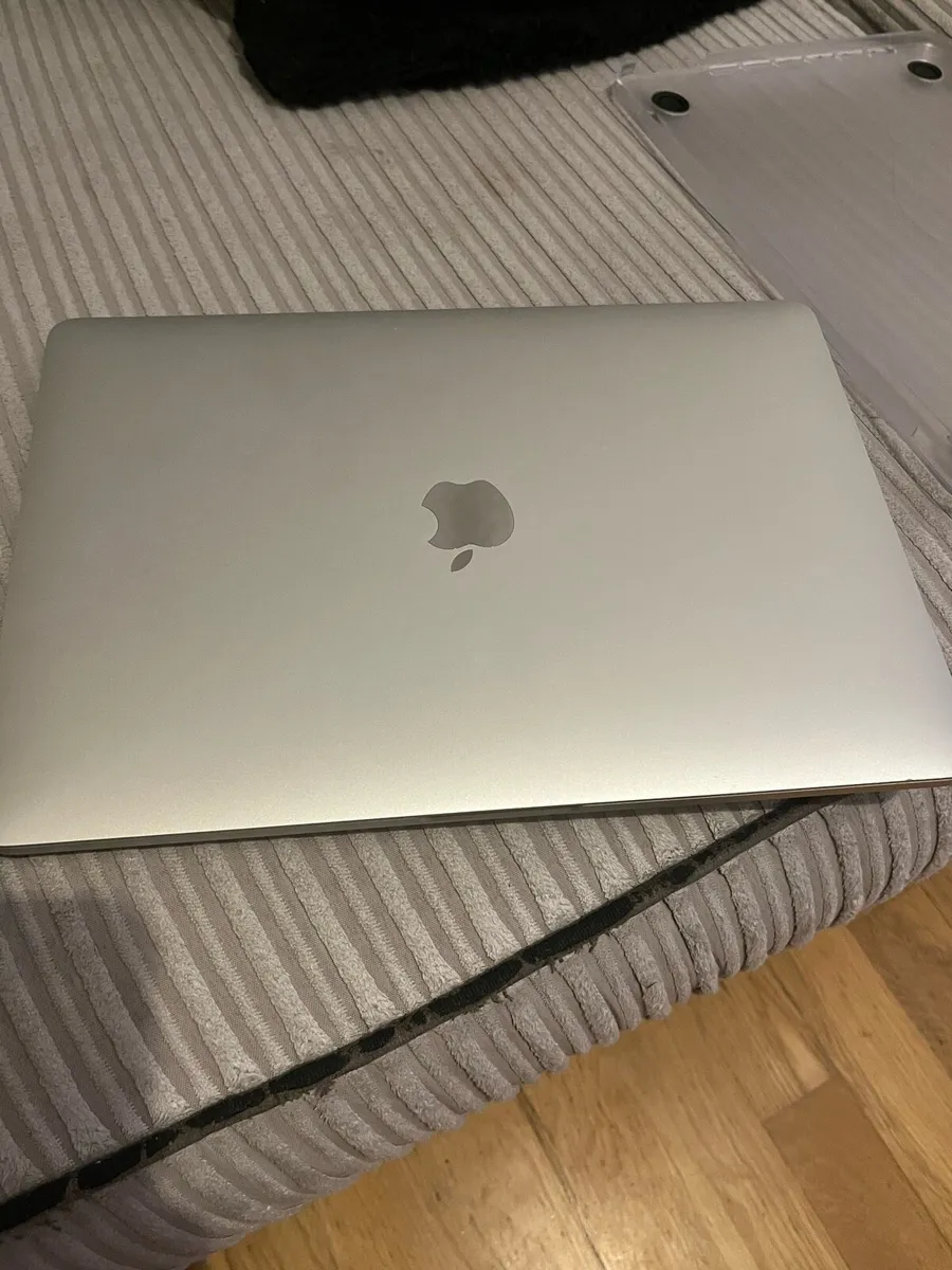 MacBook Pro 13 - Image 2