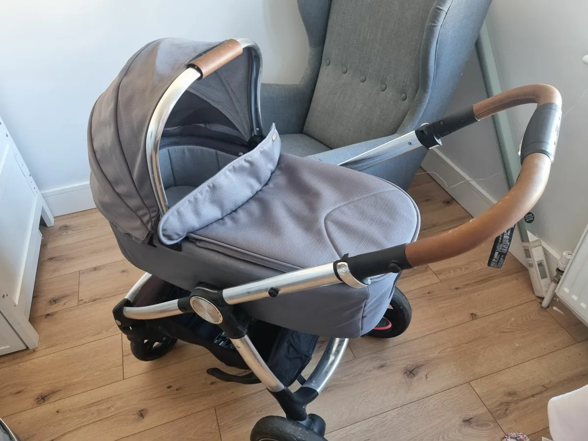 Mamas & papas 7 piece pram system - Image 1