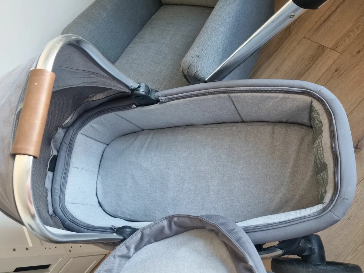 Mamas & papas 7 piece pram system - Image 4