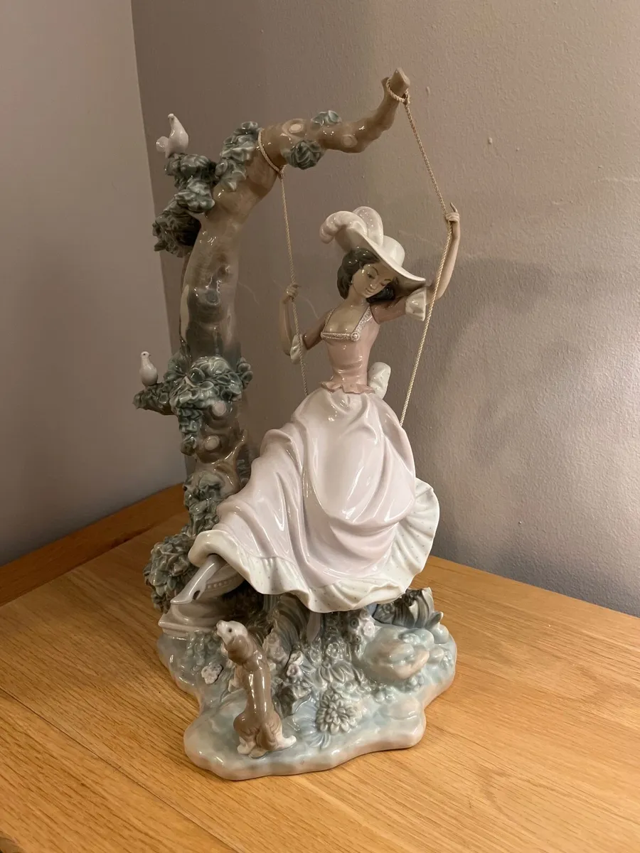 Retired Lladro Collectible For Sale - Image 1