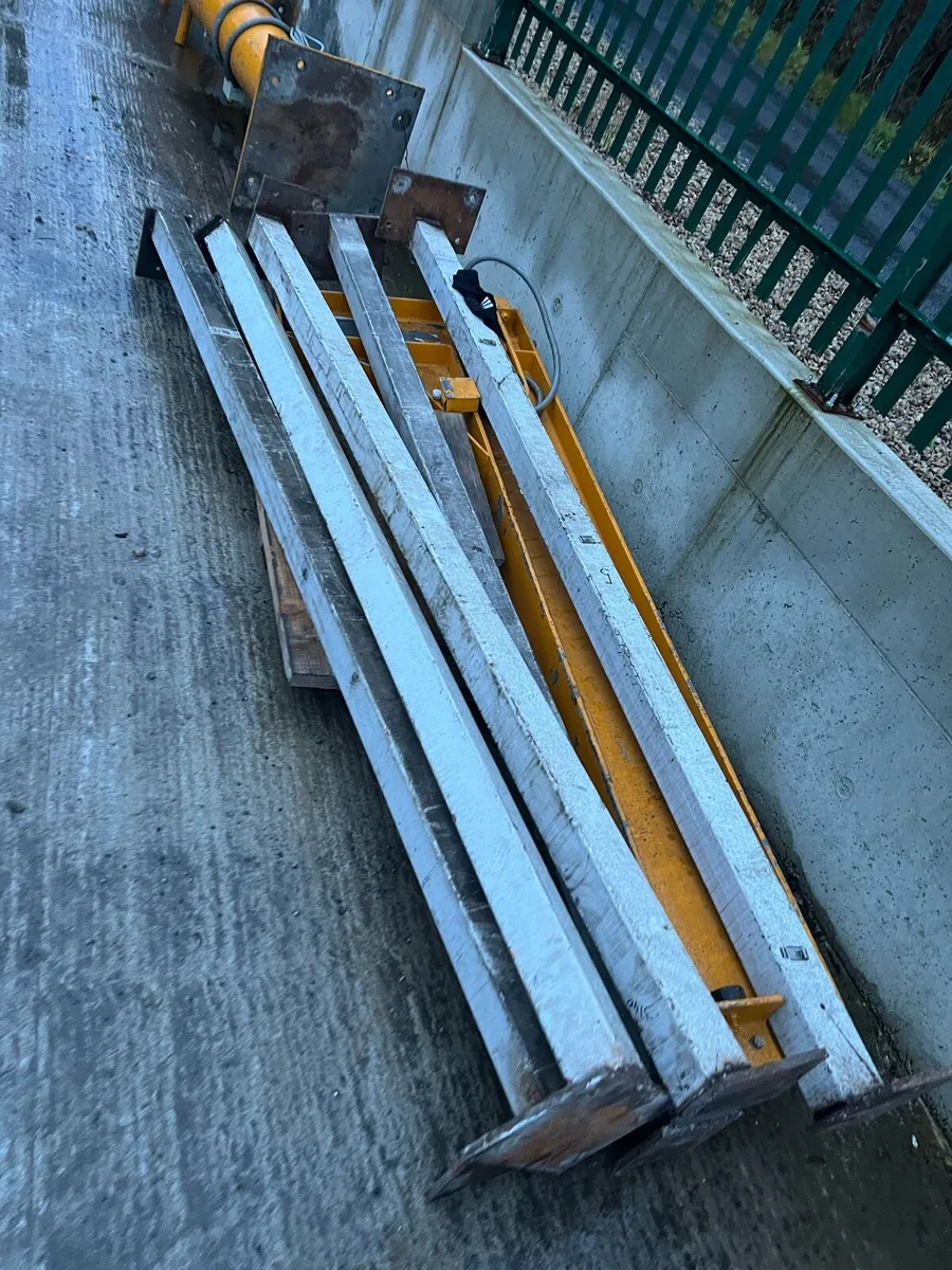 Step uprights - Image 1