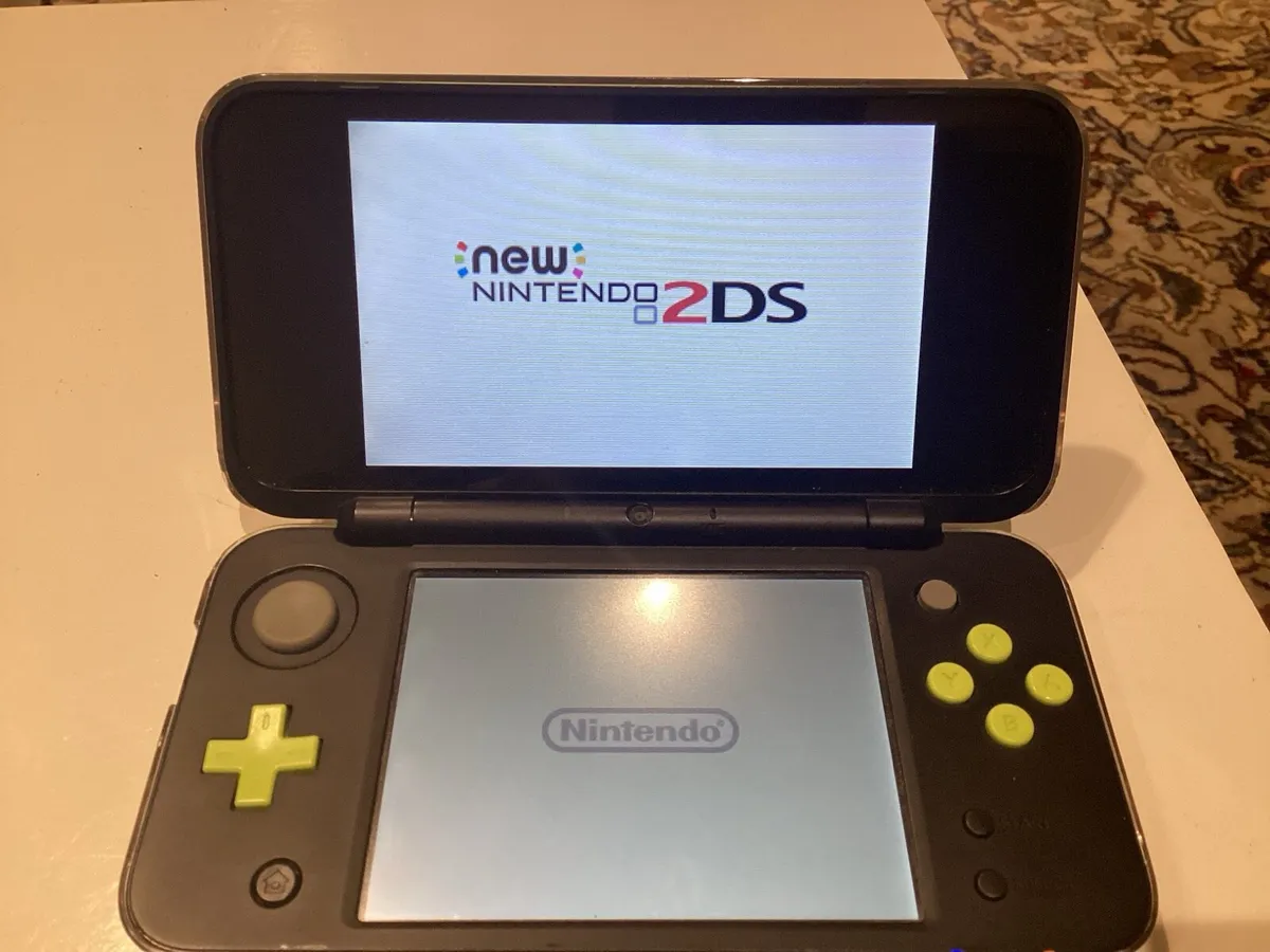 New Nintendo 2DS XL - Image 4